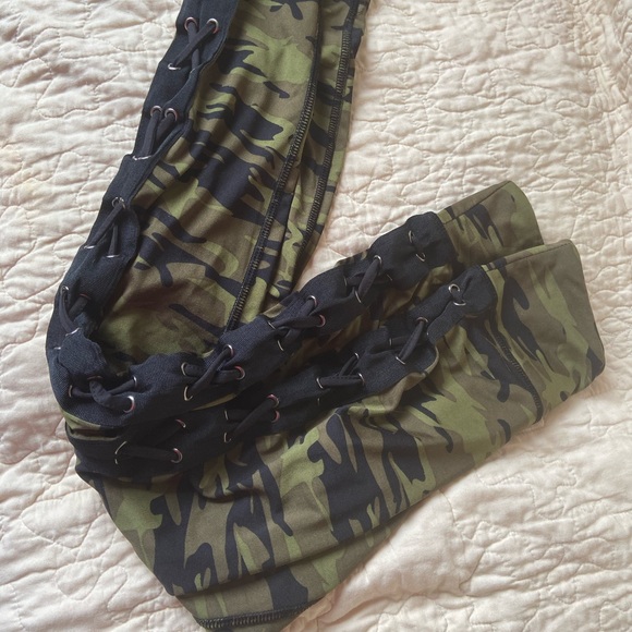 Madden Girl Pants - Camo leggings